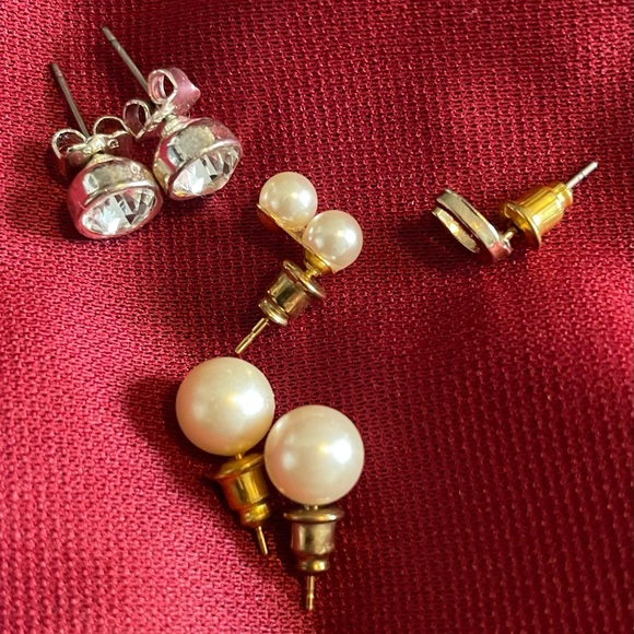 Jewelry - Assorted Earrings. Great bundle item
